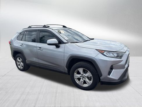 Used 2021 Toyota RAV4 XLE w/ Carpet Mat Package (TMS) AWD/4WD image 5