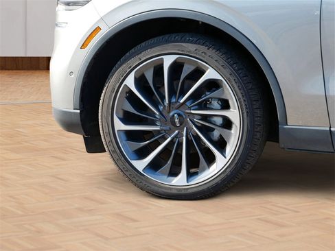 Used 2023 Lincoln Aviator Reserve w/ Equipment Group 201A image 13