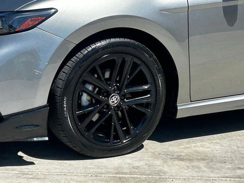 Used 2025 Toyota Camry SE FWD image 4
