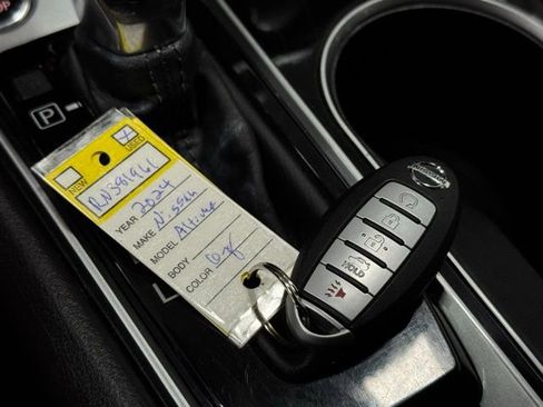 Used 2024 Nissan Altima 2.5 SV image 32