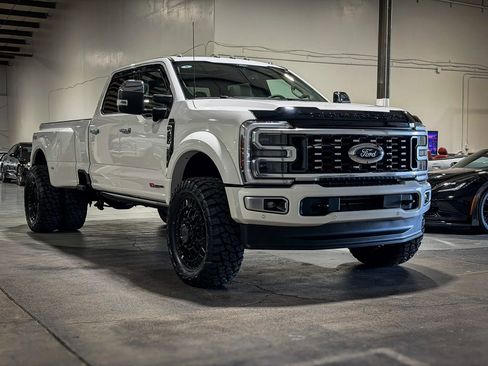 Used 2025 Ford F450 Platinum w/ Platinum Plus Package AWD/4WD image 3