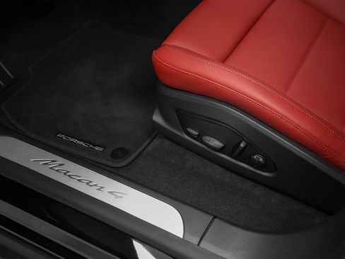 New 2026 Porsche Macan 4 Electric AWD/4WD image 29