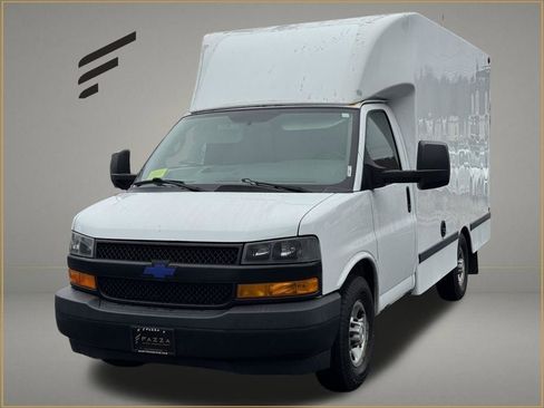 Used 2018 Chevrolet Express 3500 w/ Driver Convenience Package RWD image 1