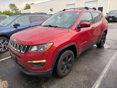 Used 2018 Jeep Compass Latitude w/ Popular Equipment Group AWD/4WD image 2