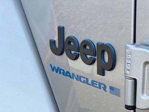 Used 2023 Jeep Wrangler Unlimited Rubicon 4xe w/ Cold Weather Group AWD/4WD image 39