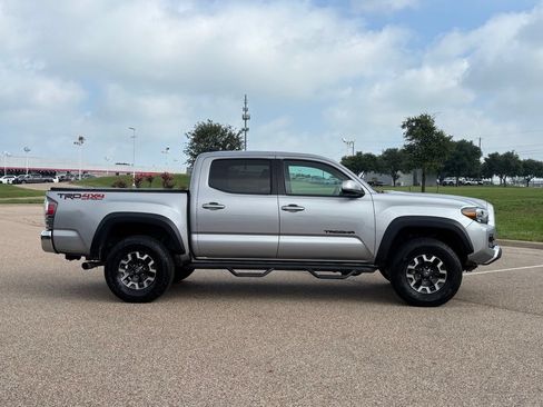 Used 2021 Toyota Tacoma TRD Off-Road AWD/4WD image 5