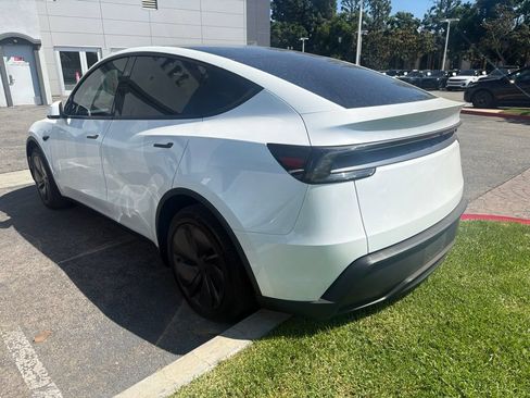 Used 2026 Tesla Model Y 2WD image 5
