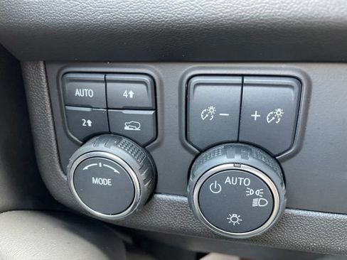 Used 2024 Chevrolet Tahoe LT AWD/4WD image 16