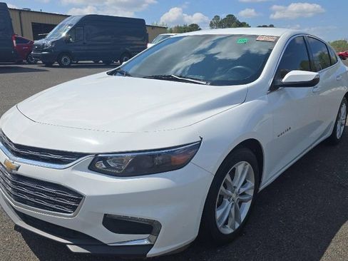 Used 2017 Chevrolet Malibu LT image 1