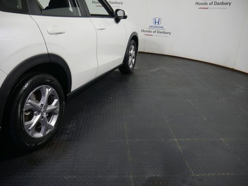 Certified 2023 Honda HR-V LX image 4