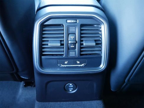 Used 2025 Porsche Macan image 13