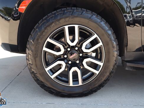 Used 2023 GMC Yukon XL AT4 AWD/4WD image 10