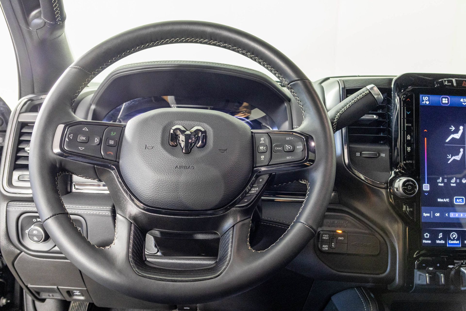 Used 2024 RAM 3500 Limited AWD/4WD image 37