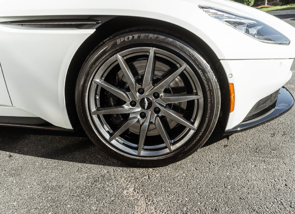 Used 2018 Aston Martin DB11 V12 RWD image 4