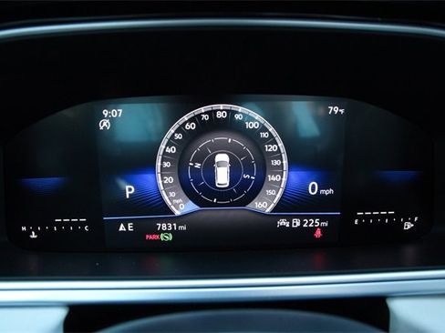 Certified 2025 Volkswagen Taos SE image 15