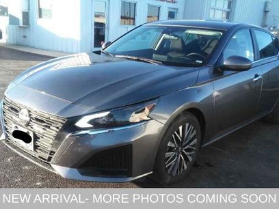 Used 2023 Nissan Altima 2.5 SV