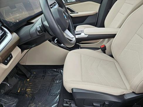 Used 2025 BMW X1 xDrive28i w/ Premium Package image 16