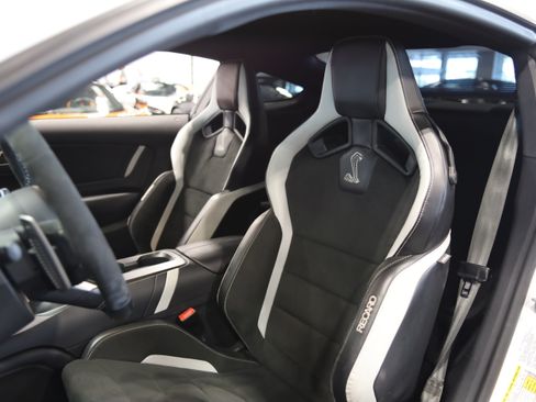 Used 2021 Ford Mustang Shelby GT500 w/ Carbon Fiber Track Pack RWD image 17