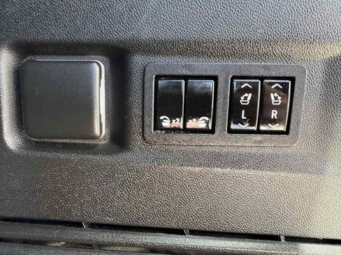 Used 2021 GMC Yukon SLT w/ Rear Media and Nav Package RWD image 29