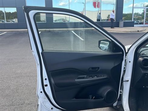 Certified 2024 Nissan Kicks S image 7
