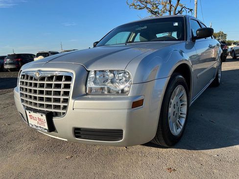 Used 2006 Chrysler 300 image 2