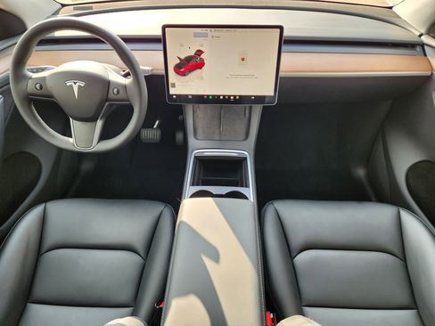 Used 2025 Tesla Model Y Long Range image 32