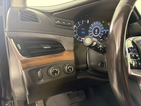 Used 2018 Cadillac Escalade Luxury AWD/4WD image 15