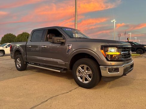 Used 2024 Ford F150 XLT w/ Mobile Office Package image 7