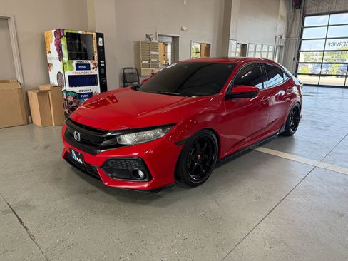 Used 2017 Honda Civic Sport Touring image 3