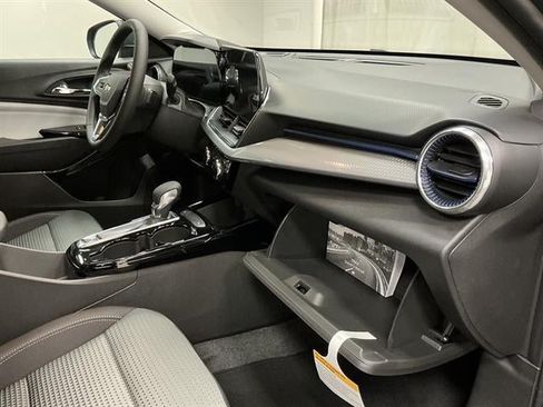 New 2026 Chevrolet Trax LT w/ LT Convenience Package FWD image 32