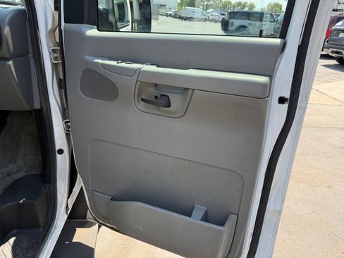 Used 2008 Ford E-250 and Econoline 250 Extended RWD image 17