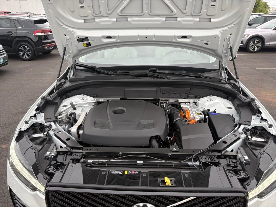 New 2026 Volvo XC60 T8 Ultra w/ Protection Package Premier AWD/4WD image 16