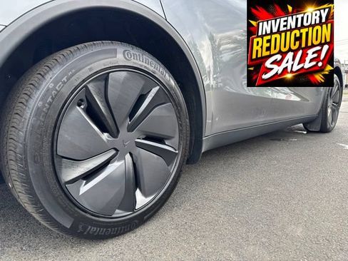 Used 2026 Tesla Model Y AWD image 11