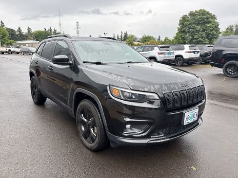 Used 2019 Jeep Cherokee Latitude Plus AWD/4WD image 6