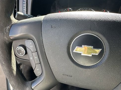 Used 2016 Chevrolet Express 3500 RWD image 21