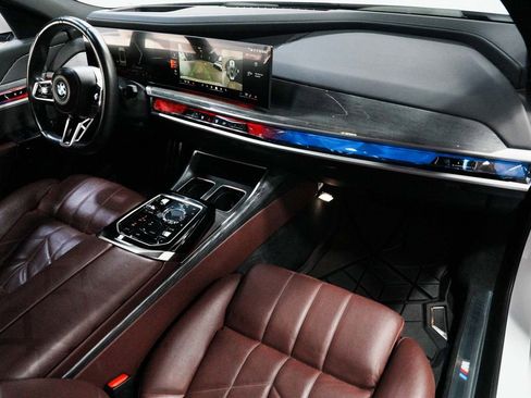 Used 2023 BMW 760i xDrive image 36