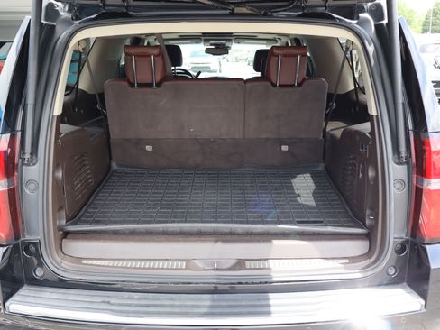 Used 2016 Chevrolet Suburban LTZ RWD image 36