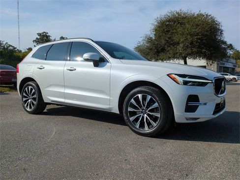 Used 2023 Volvo XC60 B5 Core image 2