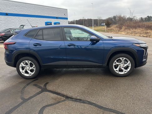 Used 2024 Chevrolet Trax LS w/ LS Convenience Package image 7