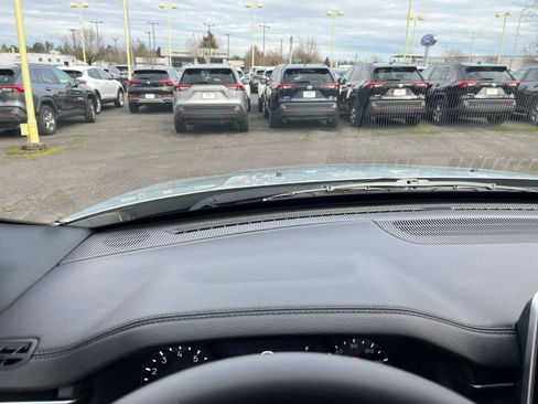 Used 2025 Jeep Compass Latitude image 34