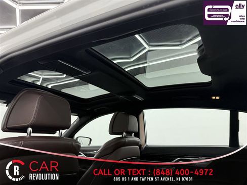 Used 2021 BMW 750i xDrive w/ Luxury Rear Seating Package image 27