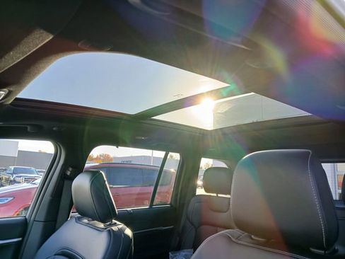 New 2025 Jeep Grand Cherokee Limited w/ Luxury Tech Group II AWD/4WD image 30