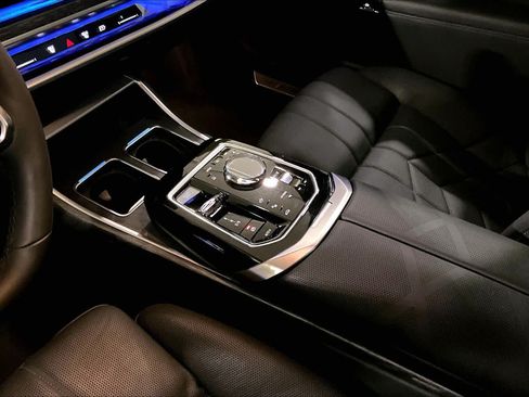 Certified 2023 BMW i7 xDrive60 AWD/4WD image 16