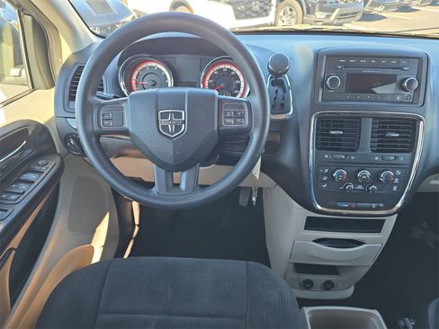Used 2012 Dodge Grand Caravan SE image 9
