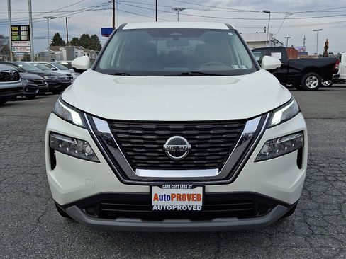 Used 2021 Nissan Rogue SV image 2