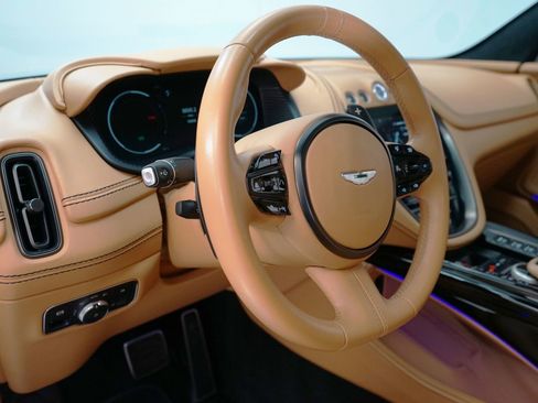 Used 2021 Aston Martin DBX image 14