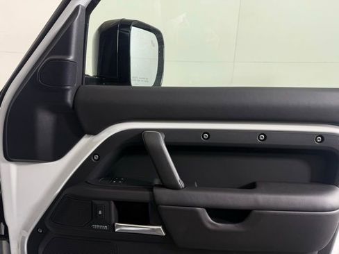 New 2026 Land Rover Defender 110 X-Dynamic SE image 16