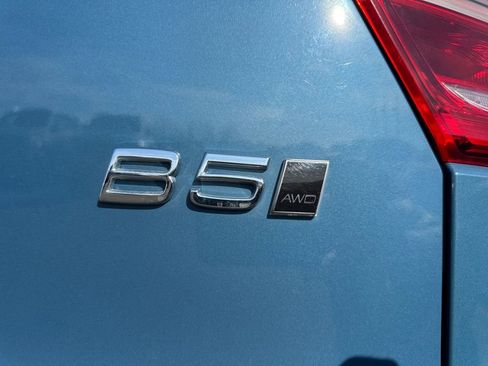 Certified 2025 Volvo XC40 B5 Plus image 9