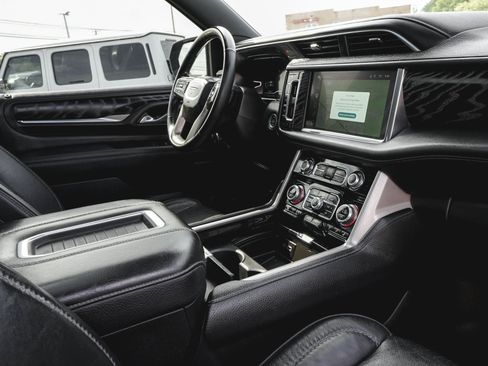 Used 2023 GMC Yukon XL Denali AWD/4WD image 51
