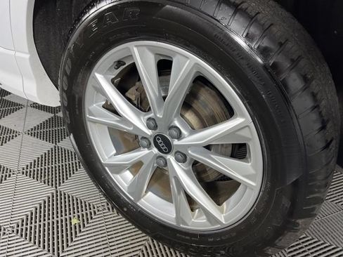 Used 2025 Audi Q3 2.0T Premium AWD/4WD image 8